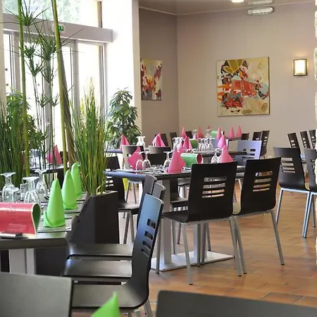 Isola Hotel 3*